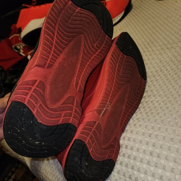 Athletic_Shoes